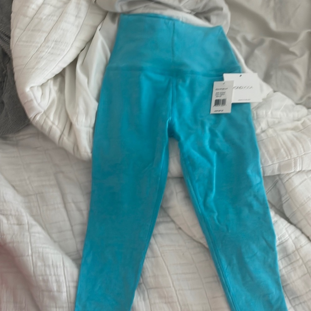 Size XS New With Tags Beyond Yoga Legging